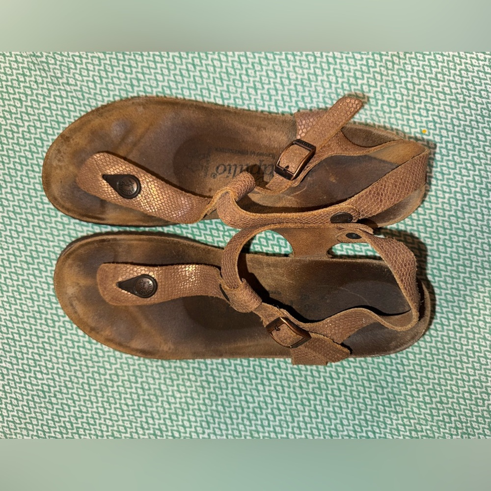 Papillio Birkenstock Ashley T-strap wedge sandal pink metallic print!